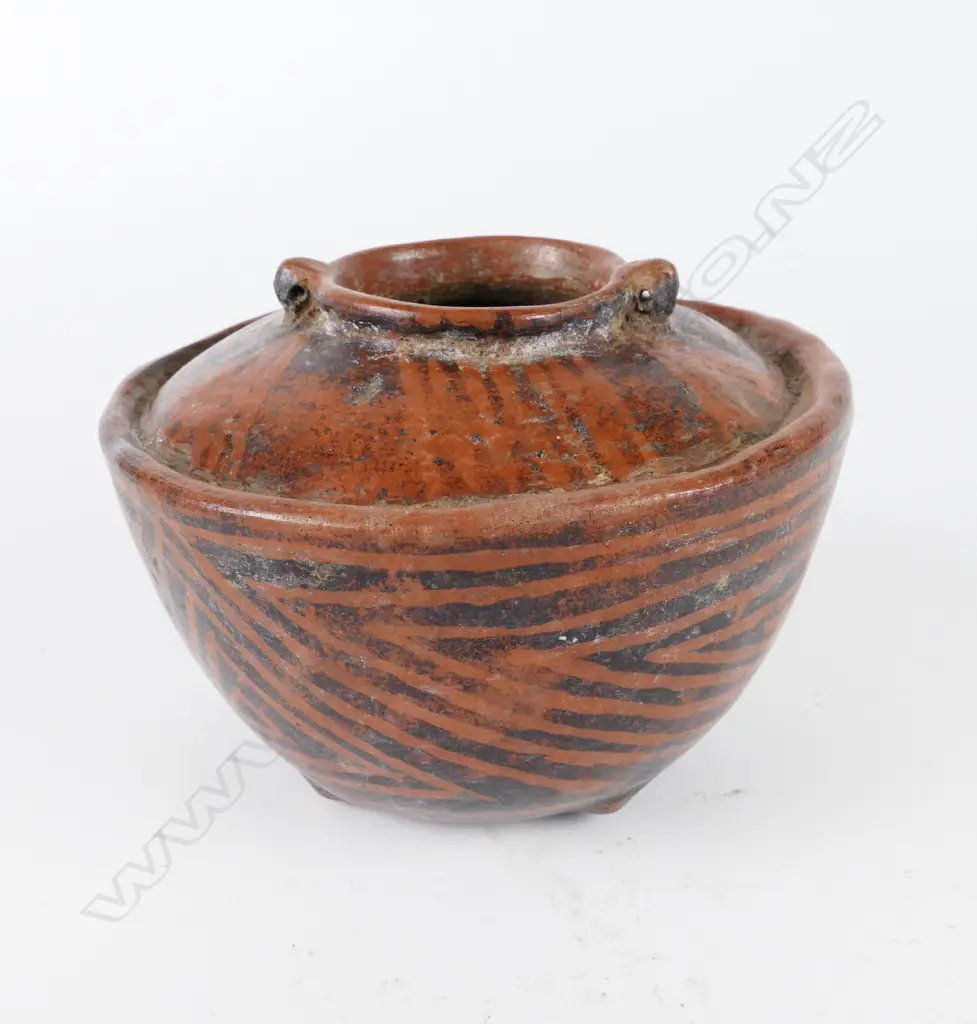 A pre-Columbian Ecuadorian small pottery jar Image 1++