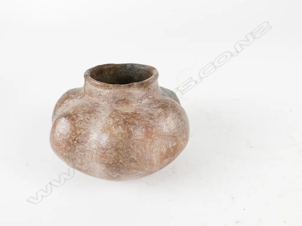 An antique Peruvian clay small pot Image 1++
