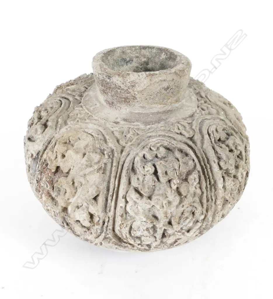 Very old Javanese vase Image 1++