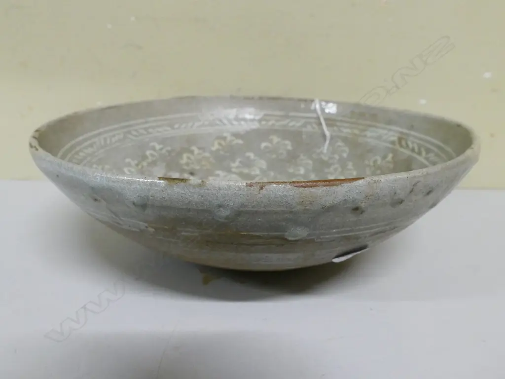 Korean pot with cloud pattern Image 1++