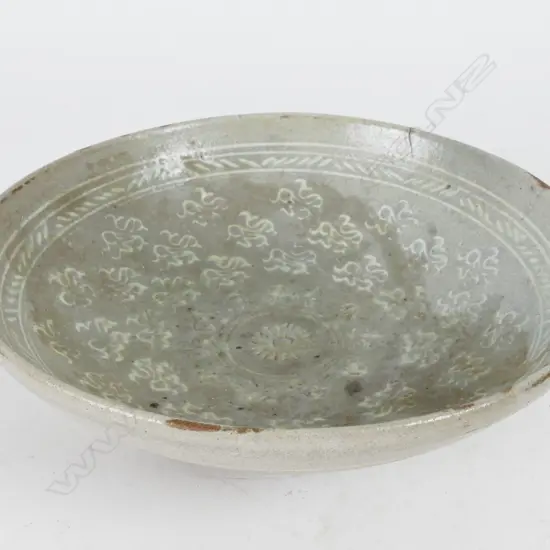 Korean pot with cloud pattern