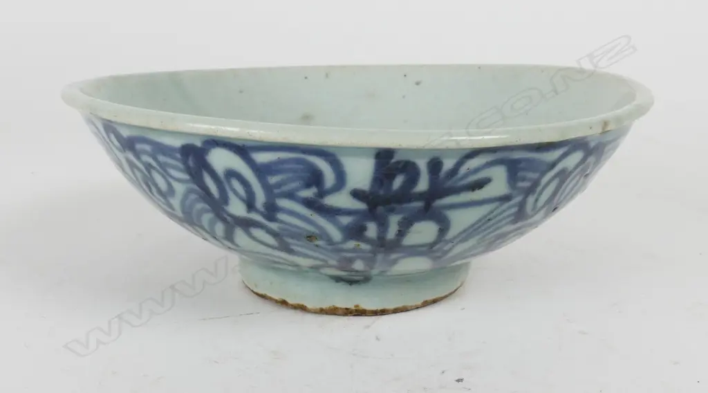 Two Sawankhalok celadon bowls Image 1++