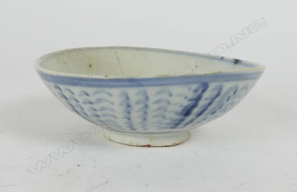 Two Sawankhalok celadon bowls Image 1++