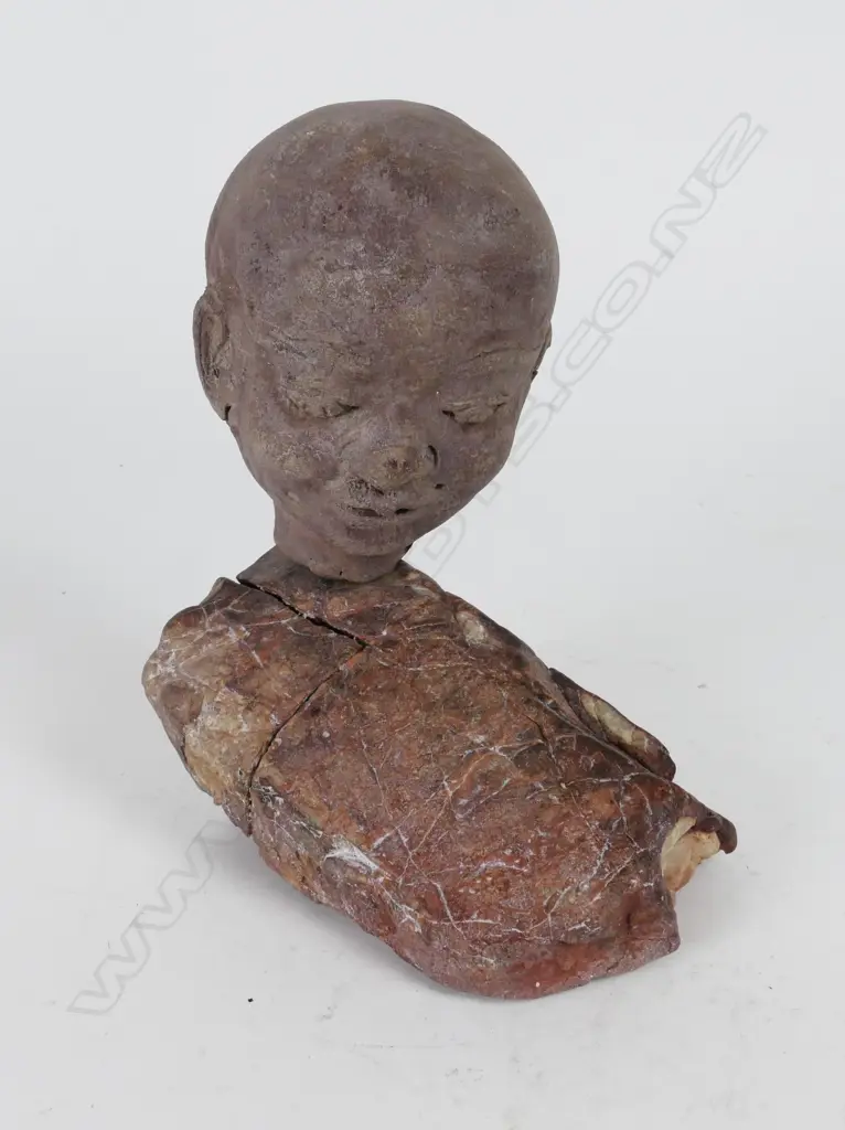Clay sculpture  - head of Indonesian puppet Image 1++