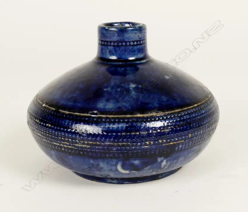 Christchurch Brick Co. squat circular vase Image 1++