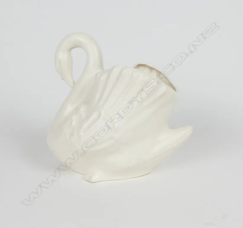 Crown Lynn large white glaze swan vase Image 1++