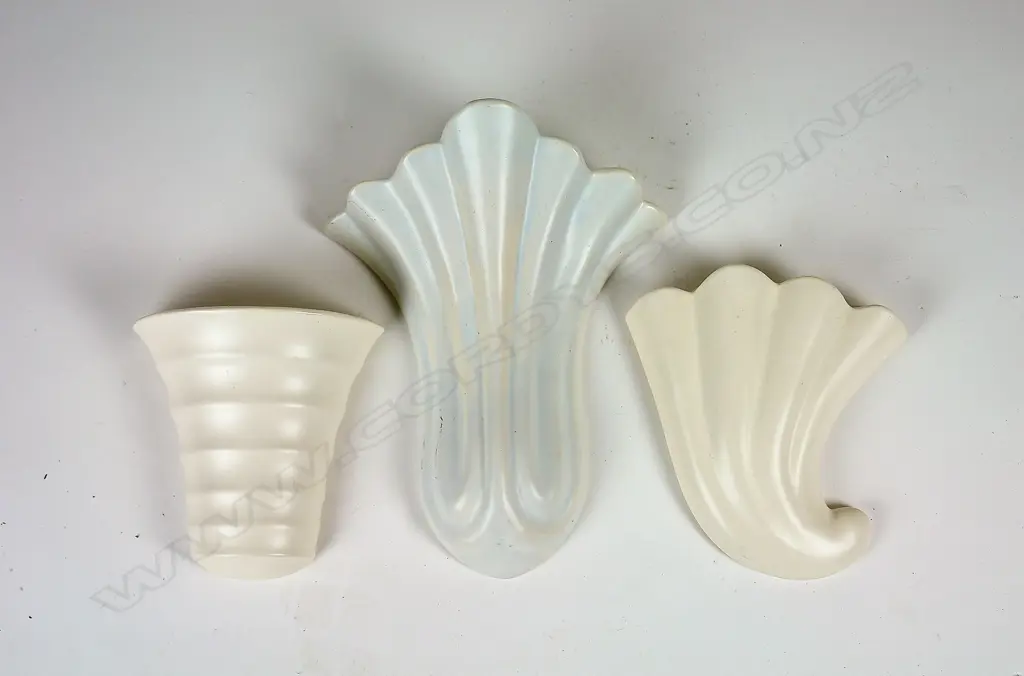 Three Crown Lynn matte wall pockets Image 1++