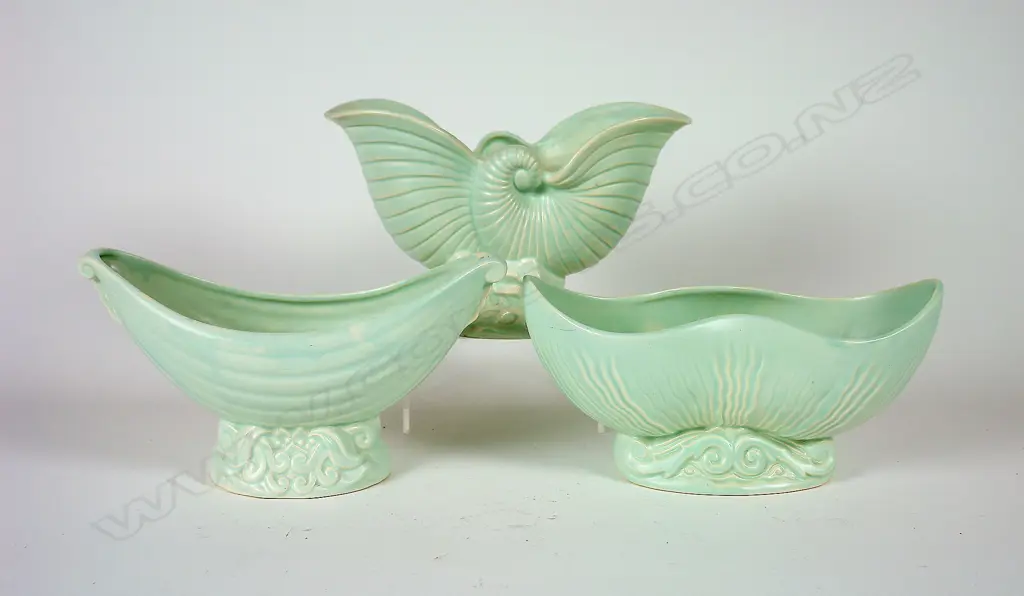 Three Crown Lynn matte mint green trough form vases Image 1++