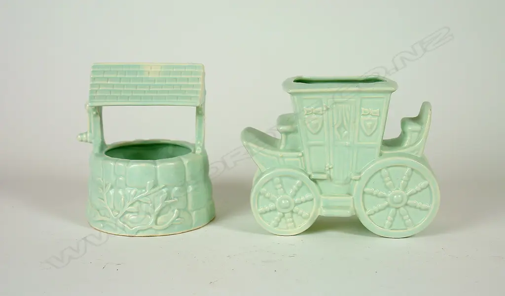 Two Crown Lynn mint green novelty vases Image 1++