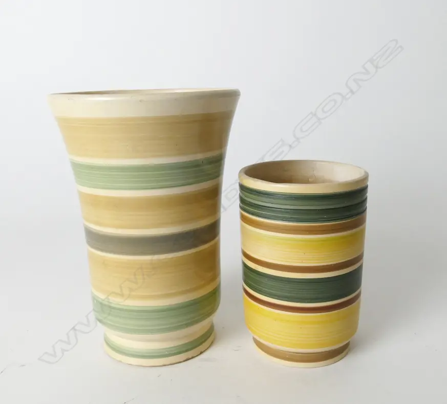 Two Royal Oak pottery vases Image 1++