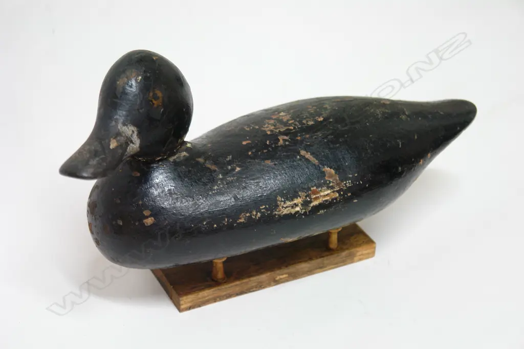 A c.1930s hand carved painted wooden 13½" duck decoy Image 1++