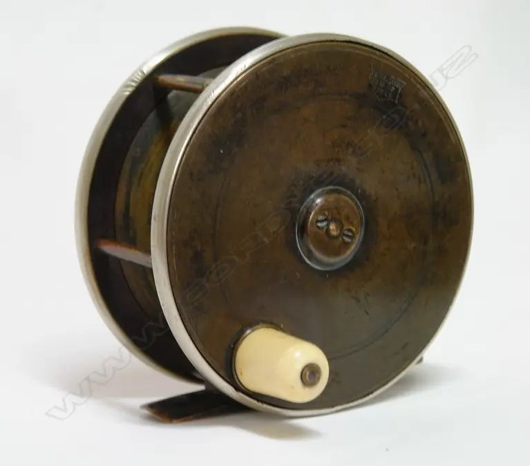 A c.1890s P.D.Malloch of Perth 4½" brass salmon reel Image 1++