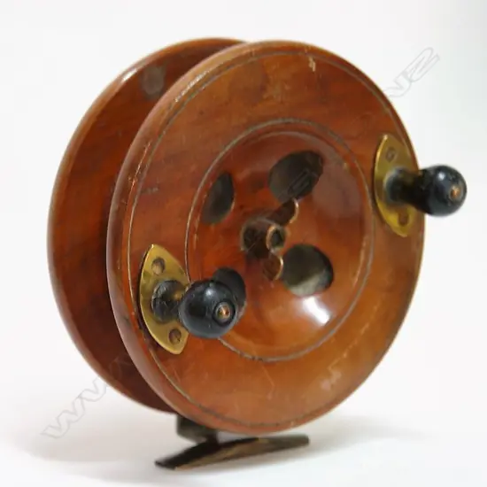 A 5½" Scarborough wooden fishing reel