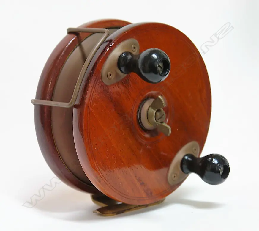 A Canadian Peetz  6" mahogany wood and brass game fishing reel Image 1++