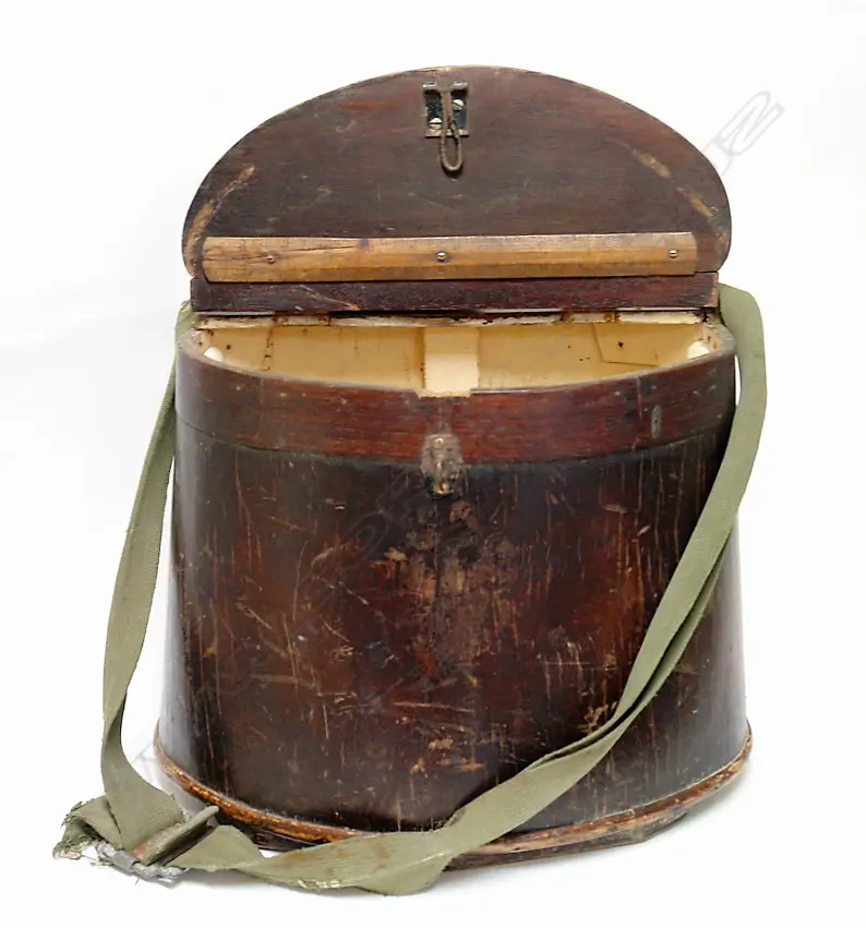 An unusual vintage English kidney shaped wooden fishing creel Image 1++