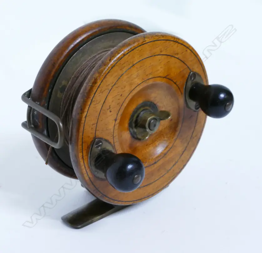 A 4" walnut and brass reel Image 1++