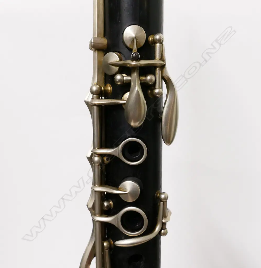 An SML 'Strasser' clarinet in case Image 1++