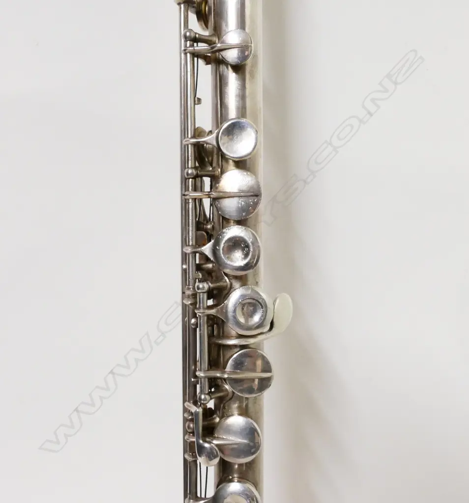 A Boosey & Hawkes 'Regent' flute Image 1++