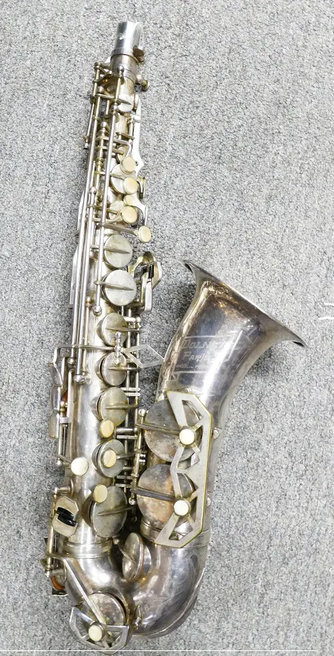 A 19thC Dolnet silver plated saxophone Image 1++