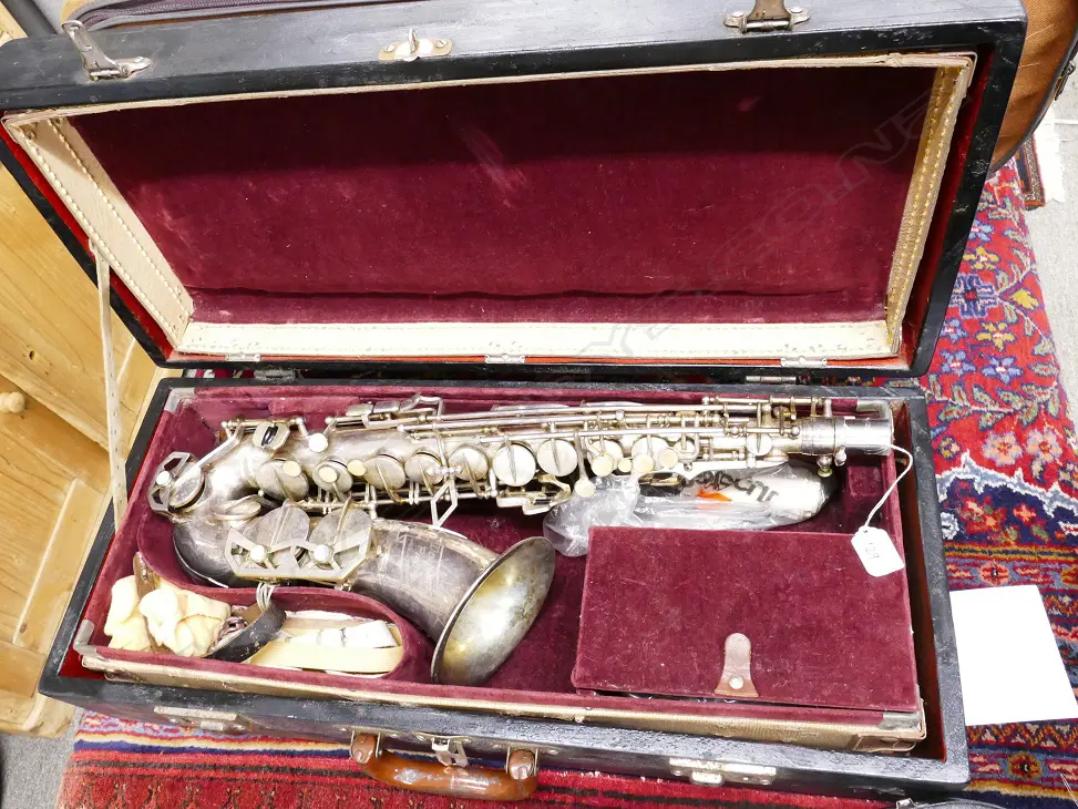A 19thC Dolnet silver plated saxophone Image 1++