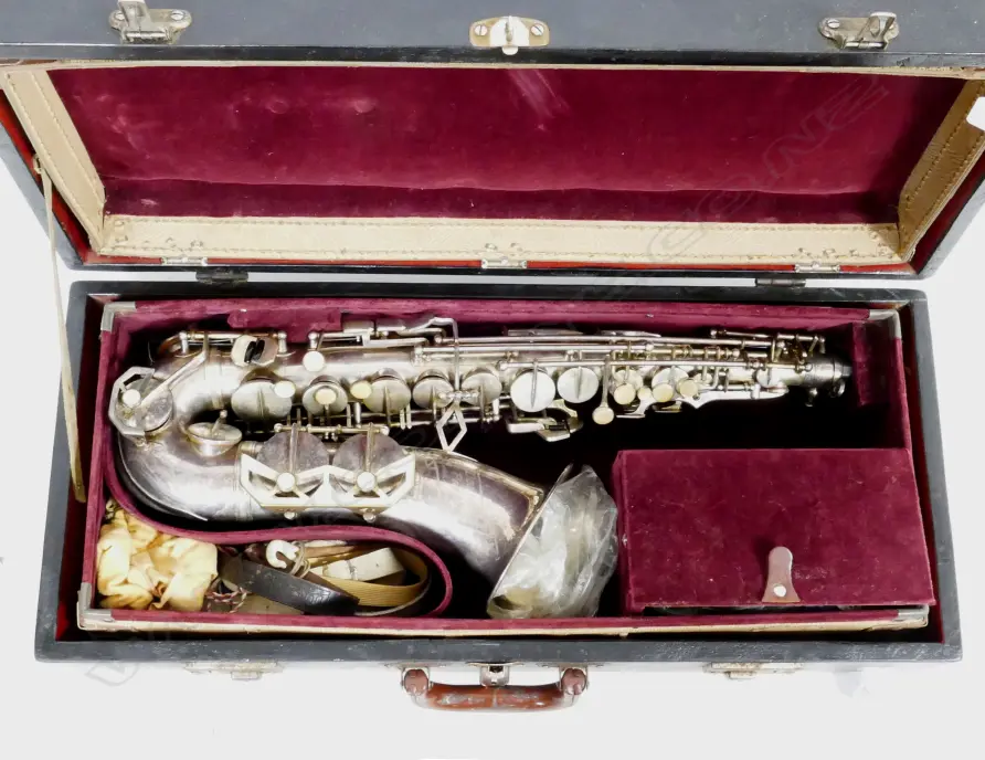 A 19thC Dolnet silver plated saxophone Image 1++