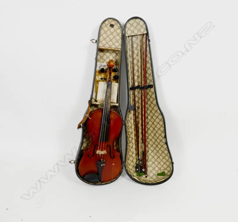 An antique cased violin Image 1++