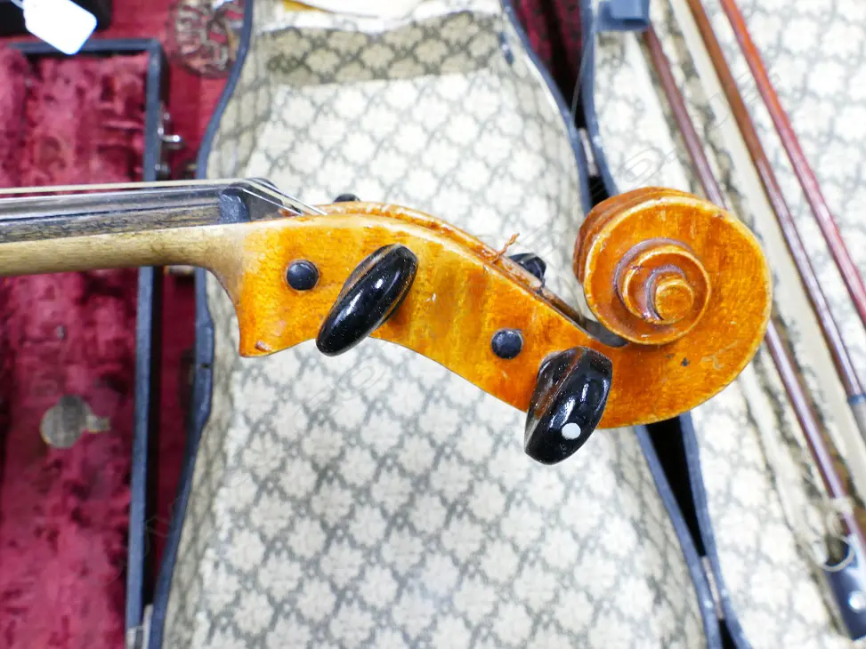 An antique cased violin Image 1++