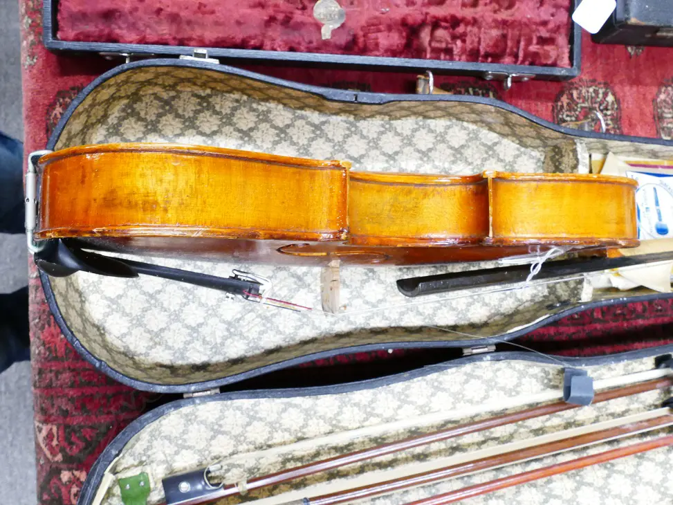 An antique cased violin Image 1++