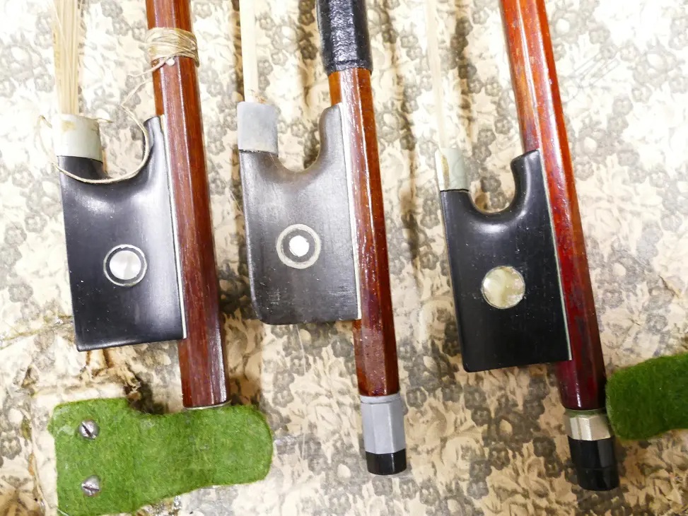 An antique cased violin Image 1++