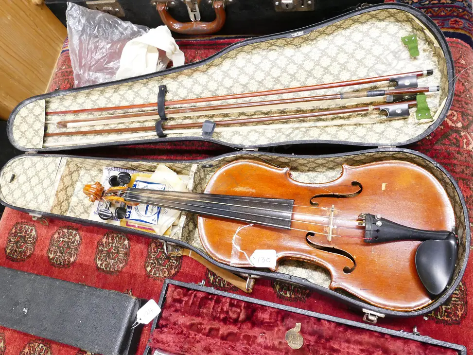 An antique cased violin Image 1++