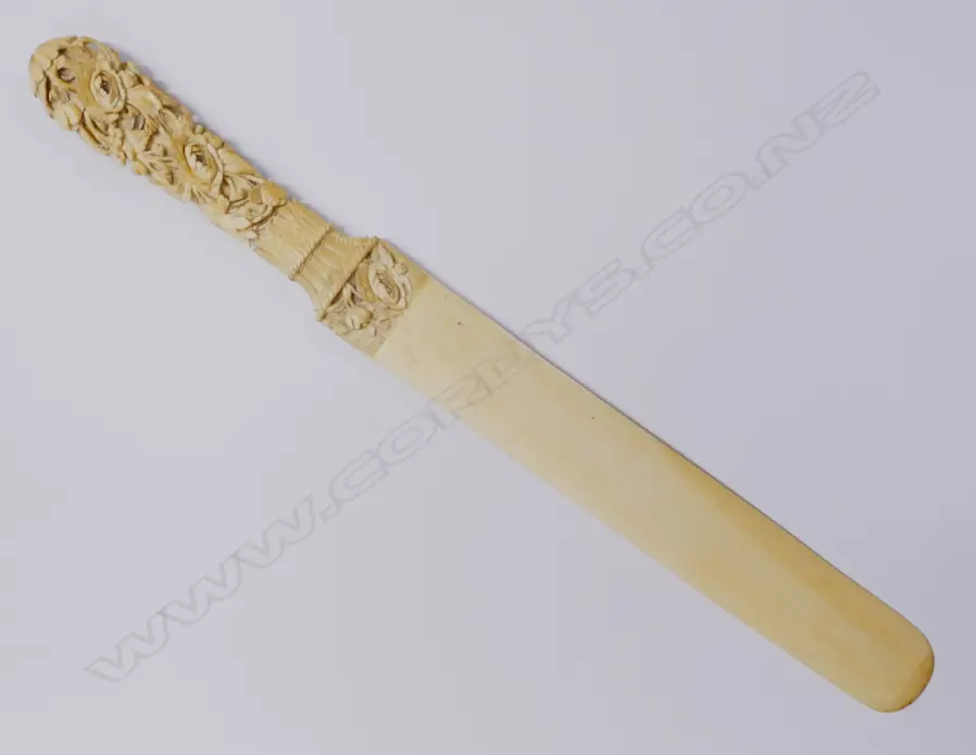 A Victorian ivory letter knife Image 1++