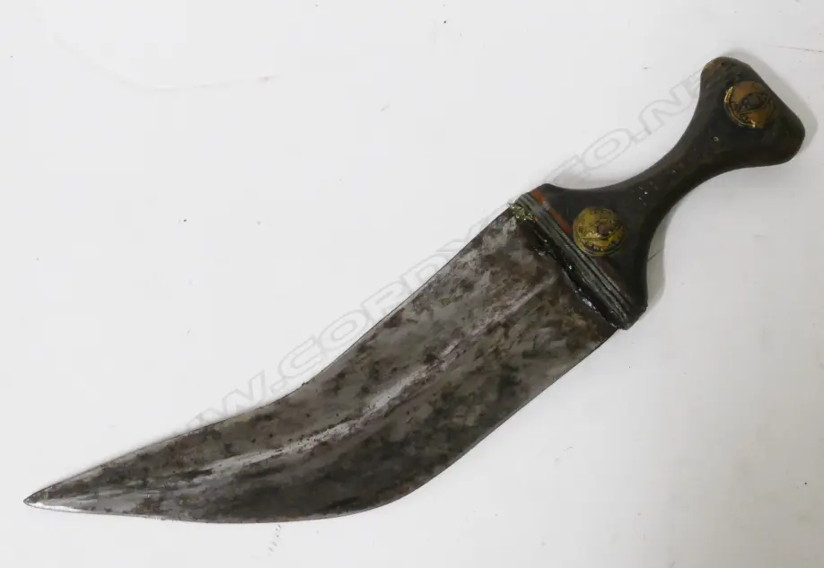 An early 20thC Arab jambiya dagger with scabbard Image 1++