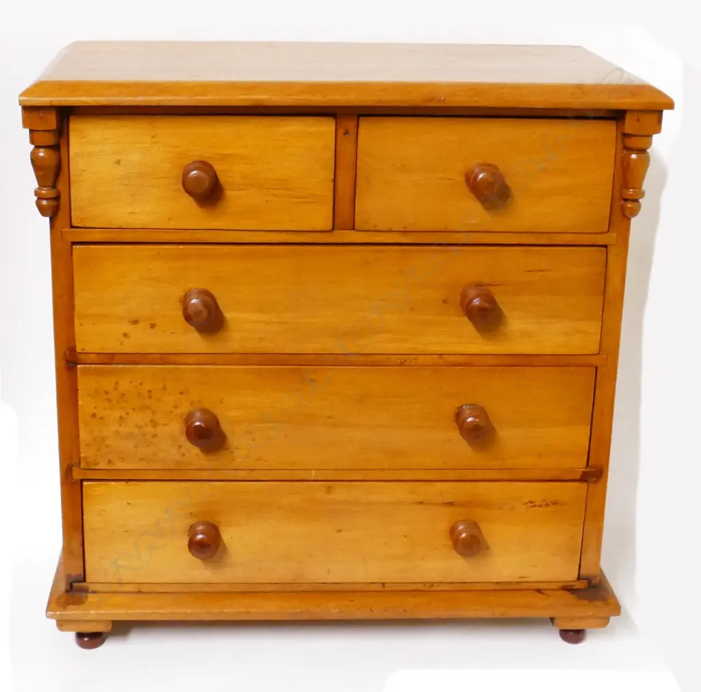 A kauri apprentice chest Image 1++
