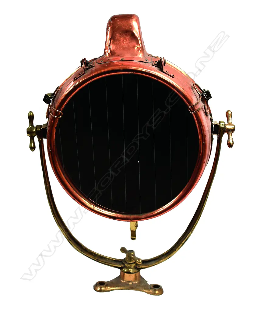 An early 20thC copper ship's search lamp Image 1++