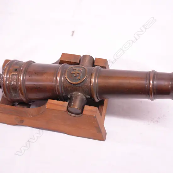 A small bronze starter's canon