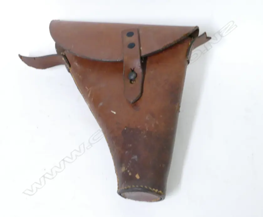 A leather WWI flare pistol holster Image 1++