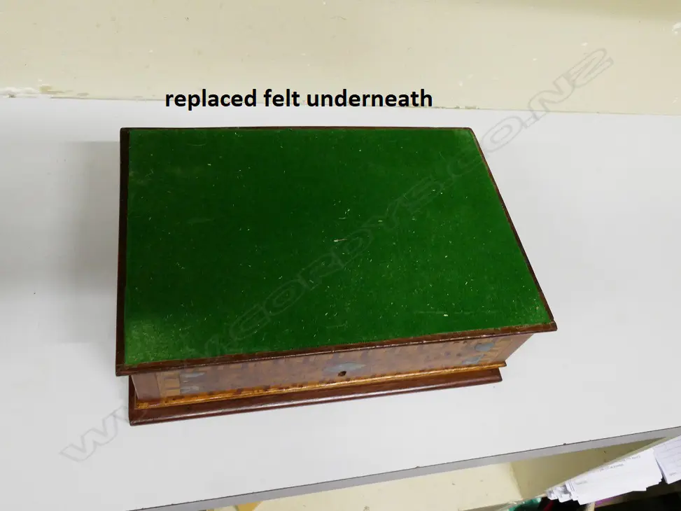 A good New Zealand inlaid woods box Image 1++