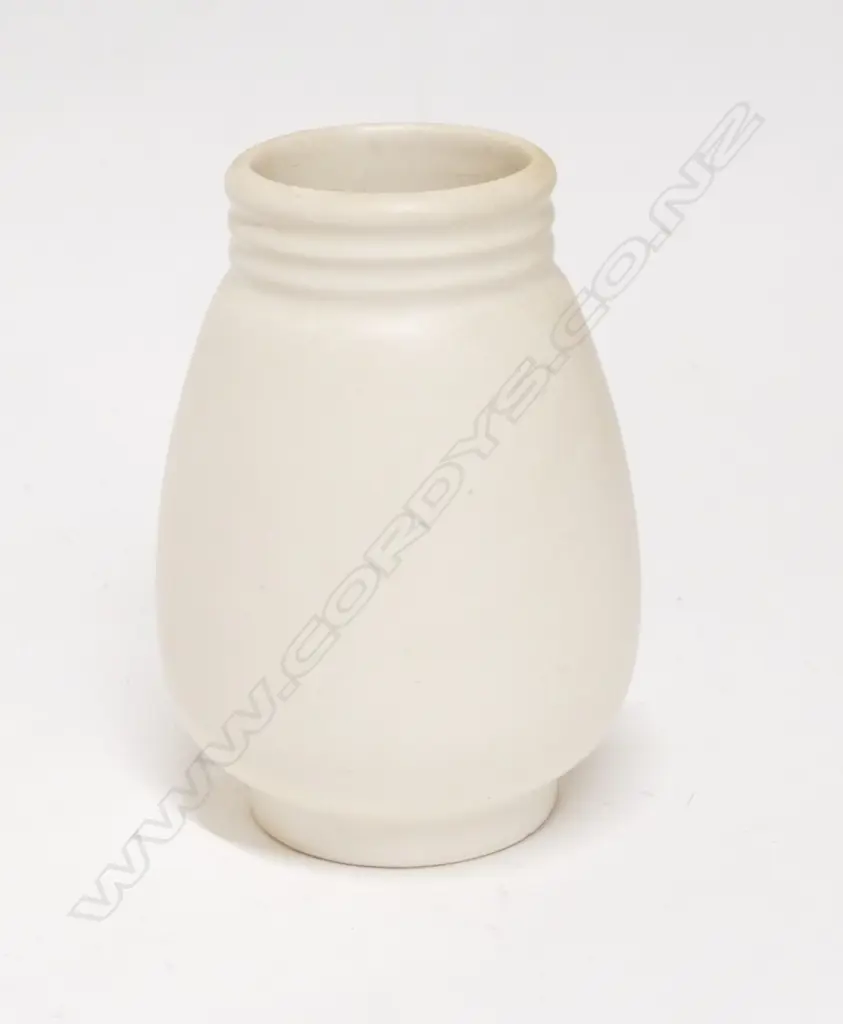 A Crown Lynn (Ernest Shufflebotham) Hand Potted vase Image 1++