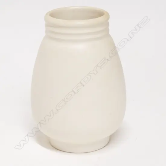 A Crown Lynn (Ernest Shufflebotham) Hand Potted vase