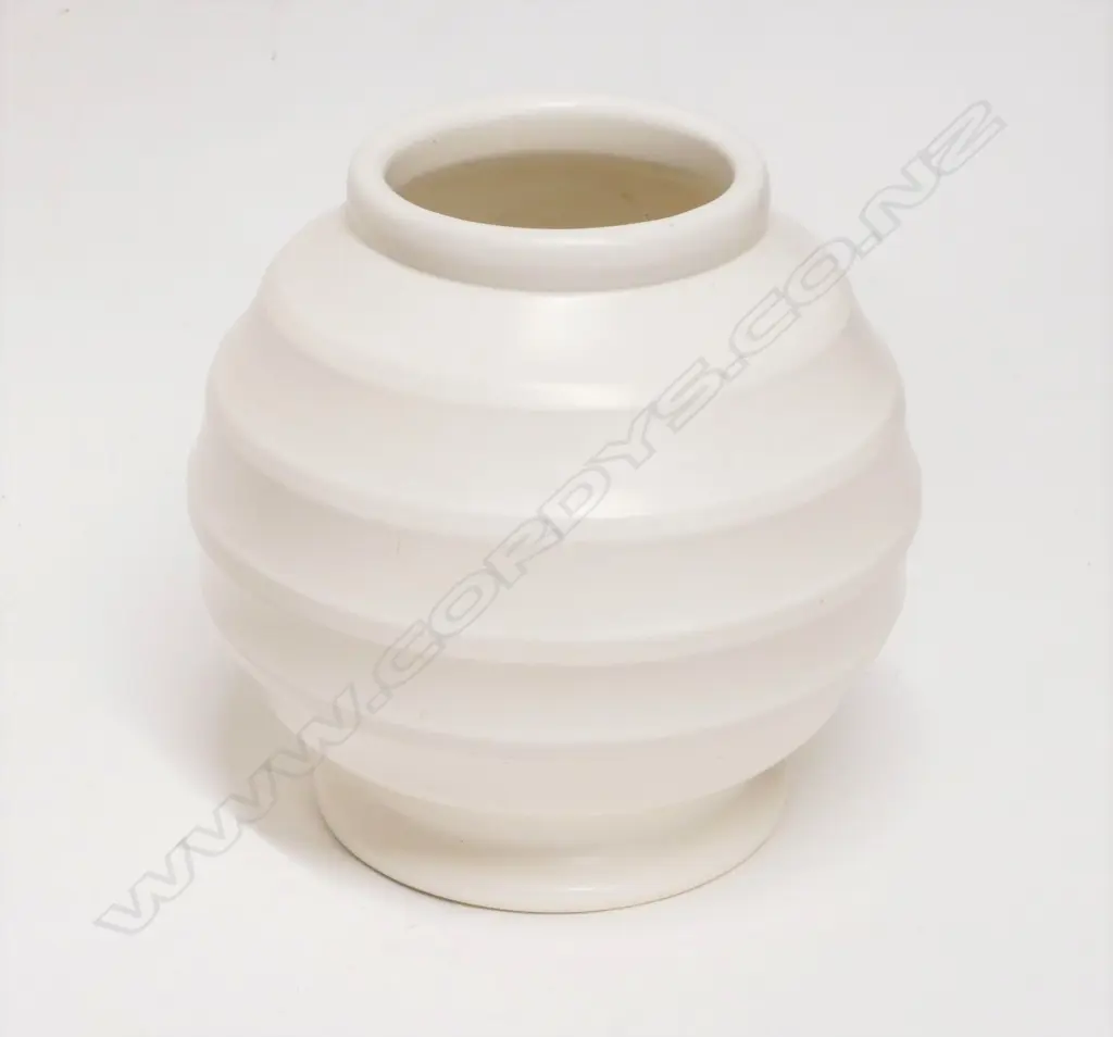 A Crown Lynn (Ernest Shufflebotham) Hand Potted medium vase Image 1++