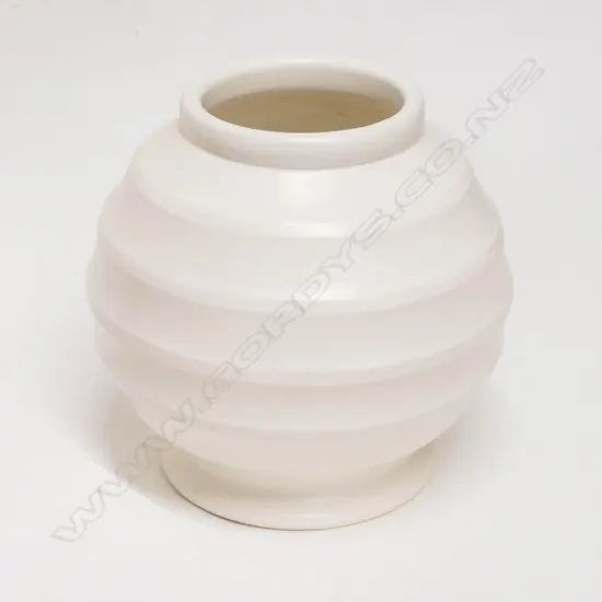 A Crown Lynn (Ernest Shufflebotham) Hand Potted medium vase