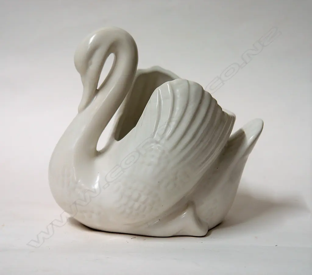 A rare Crown Lynn medium sized white glazed swan Image 1++