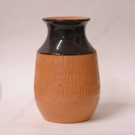 A Crown Lynn pottery vase designed by Arthur Rhodes