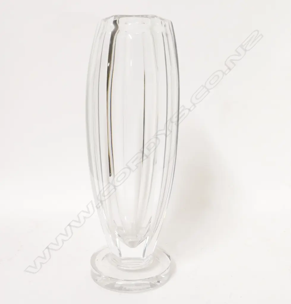 A Swedish crystal lidded box Image 1++