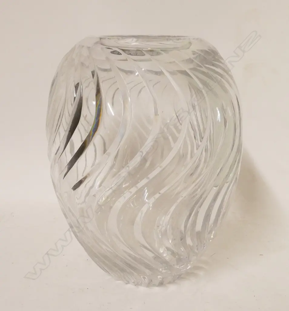 A Swedish crystal lidded box Image 1++