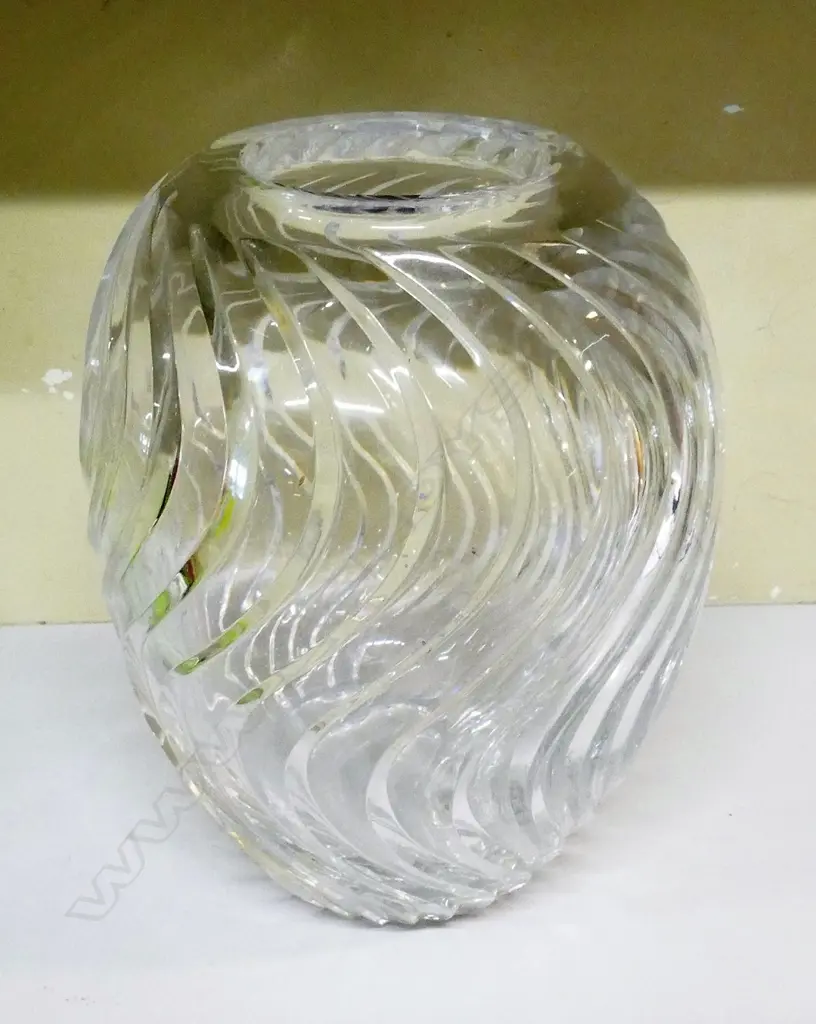 A Kosta crystal vase Image 1++
