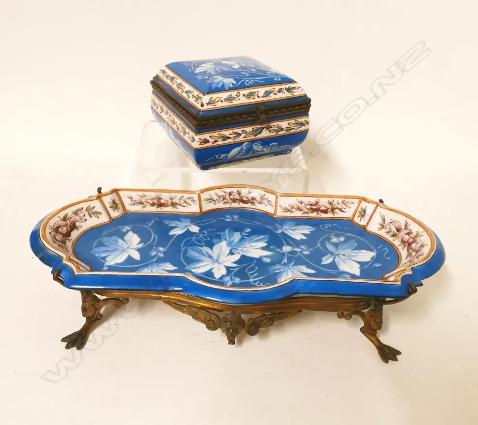 A European porcelain tray and jewellery box Image 1++