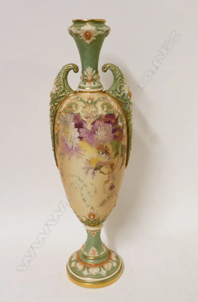 A tall Royal Worcester vase Image 1++