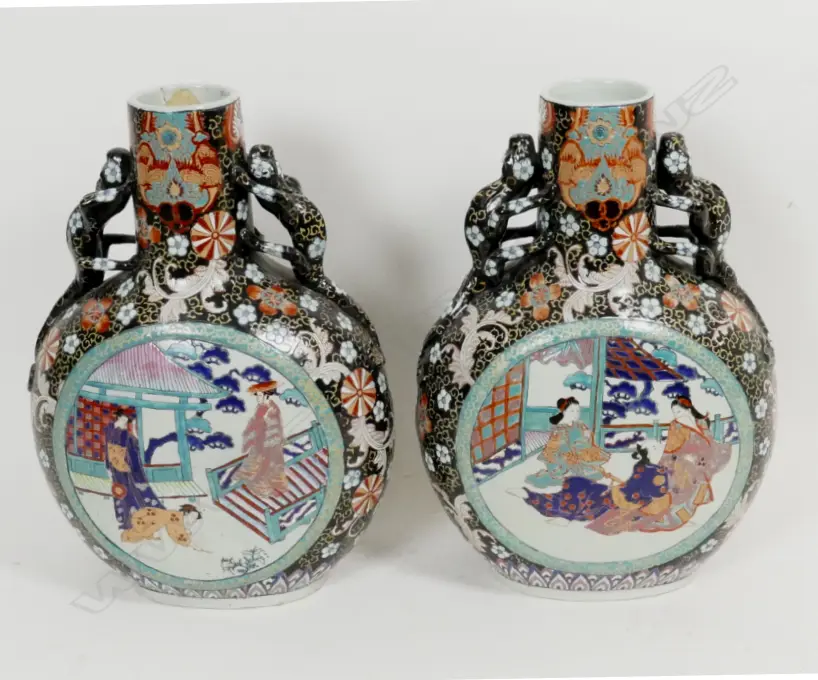 A pair of moon flask vases Image 1++