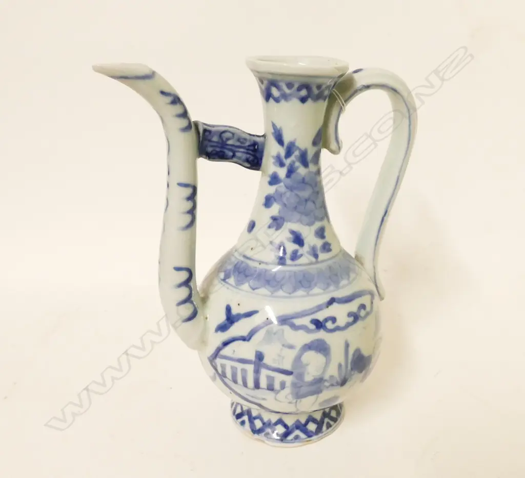 A Chinese porcelain blue and white kendi Image 1++